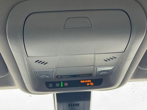 Used 2020 Chevrolet Equinox LT image 19