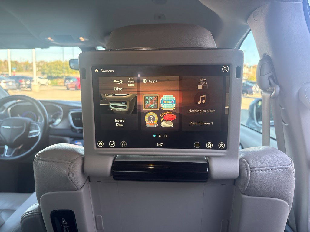 Used 2019 Chrysler Pacifica Touring-L Plus FWD image 35
