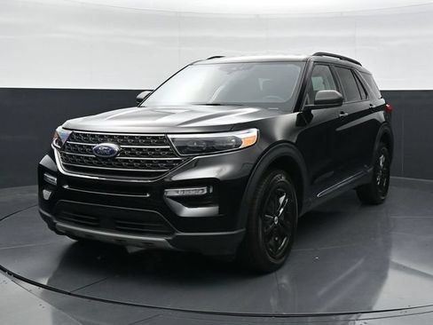 Used 2023 Ford Explorer XLT w/ Equipment Group 202A AWD/4WD image 5