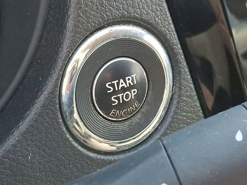 Used 2018 Nissan Rogue SV image 26