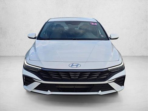 Used 2024 Hyundai Elantra SEL FWD image 2