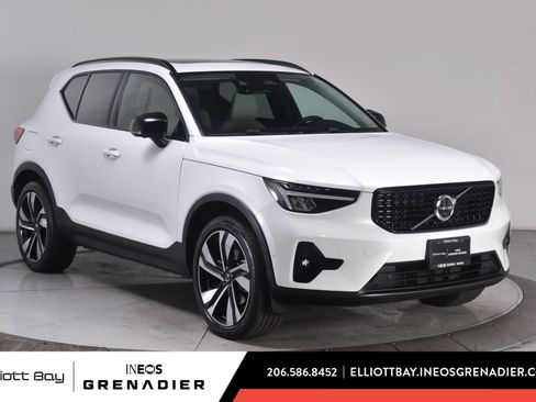 Used 2023 Volvo XC40 B5 Ultimate w/ Protection Package Premier AWD/4WD image 1