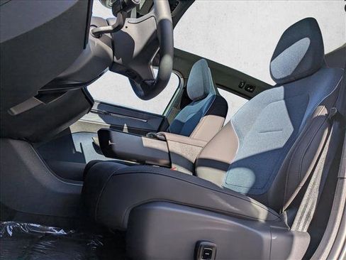 Certified 2026 Volvo XC60 B5 Plus w/ Protection Package Premier image 4