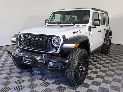 Used 2024 Jeep Wrangler Unlimited image 3