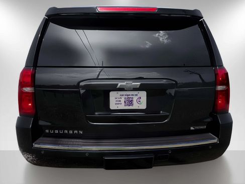 Used 2018 Chevrolet Suburban Premier RWD image 6