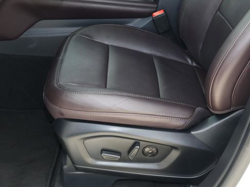 Used 2025 Ford Explorer Platinum w/ Ultimate Package image 17