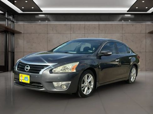 Used 2013 Nissan Altima 2.5 SL w/ Technology Pkg FWD image 2