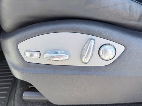 Used 2015 Porsche Cayenne S image 23