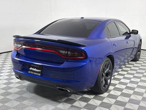 Used 2020 Dodge Charger SXT w/ Blacktop Package image 5