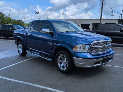 Used 2017 RAM 1500 Laramie w/ Convenience Group AWD/4WD image 2