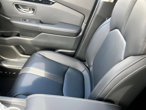 Used 2025 Honda Pilot EX-L image 23