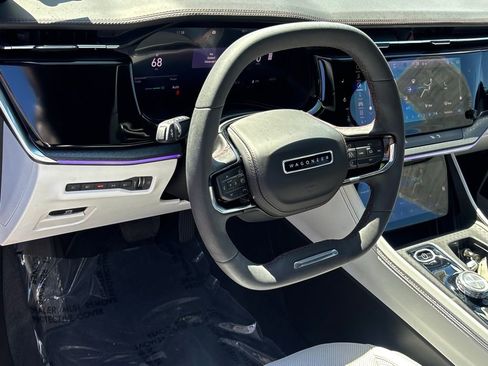 Used 2025 Jeep Wagoneer S Limited image 9