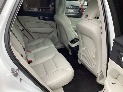 Certified 2023 Volvo XC60 B5 Ultimate w/ Climate Package image 33