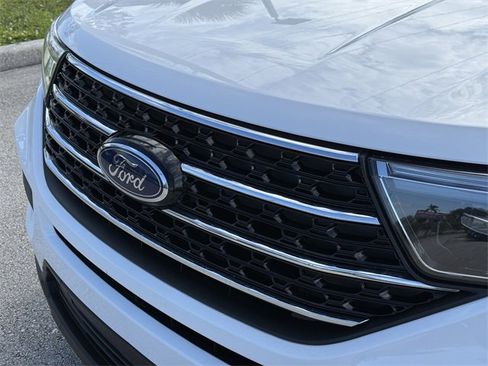 Used 2021 Ford Explorer XLT image 6