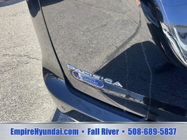 Used 2025 Chrysler Pacifica Select FWD image 5