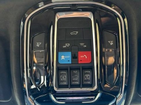 Used 2024 Jeep Grand Cherokee Summit AWD/4WD image 40