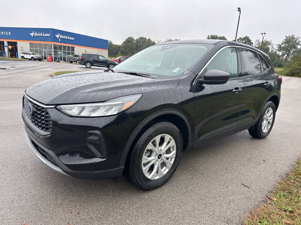 Used 2024 Ford Escape Active AWD/4WD image 3