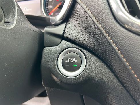 Used 2023 Chevrolet Equinox Premier image 24