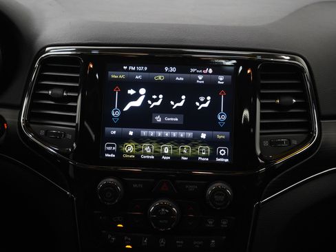 Used 2021 Jeep Grand Cherokee Limited AWD/4WD image 15