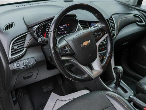 Used 2019 Chevrolet Trax LT w/ LT Convenience Package image 10
