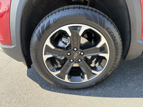 Used 2026 Chevrolet Equinox LT w/ Safety and Technology Package FWD image 11