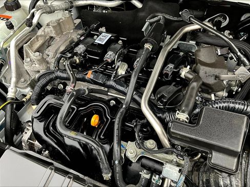 Certified 2025 Nissan Kicks SR AWD/4WD image 33