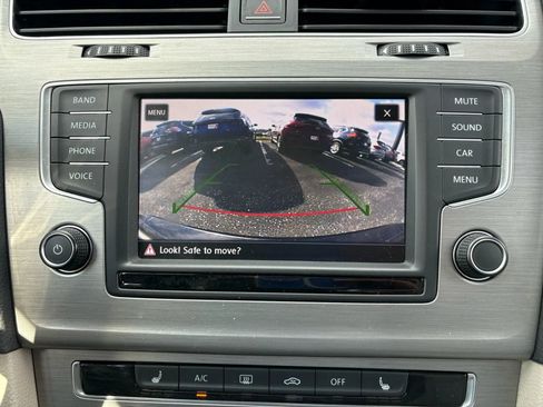 Used 2017 Volkswagen Golf S image 20