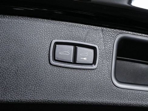 Used 2026 Porsche Macan AWD/4WD image 34