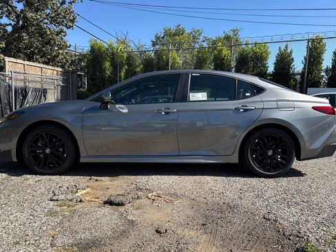 New 2026 Toyota Camry SE image 9