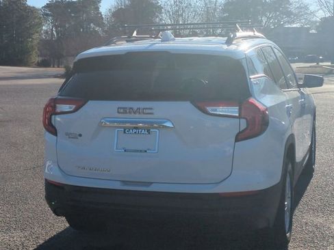 Used 2022 GMC Terrain SLE w/ Driver Convenience Package image 3