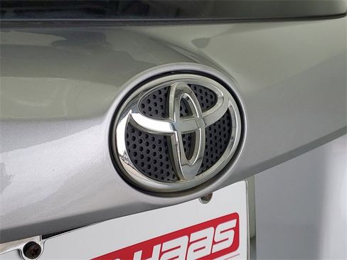 Used 2016 Toyota RAV4 XLE image 9
