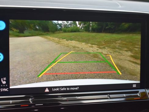 Used 2024 Volkswagen Atlas Cross Sport SE image 33