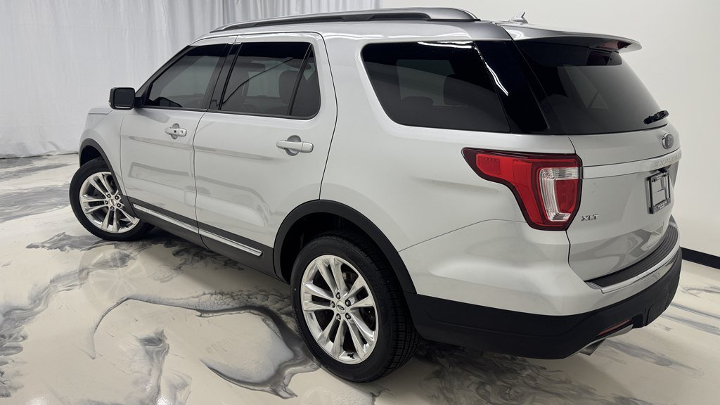 Used 2018 Ford Explorer XLT w/ Equipment Group 202A AWD/4WD image 7