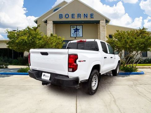 Used 2025 Chevrolet Colorado W/T w/ Advanced Trailering Package AWD/4WD image 5