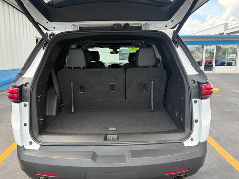 Used 2023 Chevrolet Traverse LT w/ LT Premium Package AWD/4WD image 7