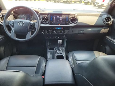 Used 2019 Toyota Tacoma TRD Sport w/ TRD Premium Sport Package AWD/4WD image 14