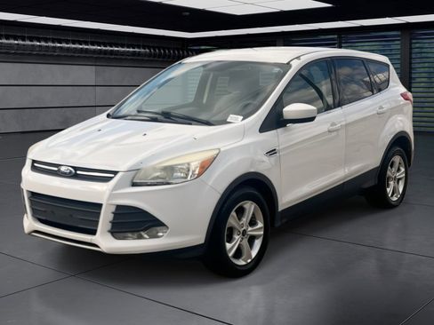 Used 2016 Ford Escape SE image 1