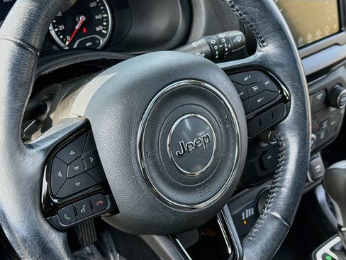 Used 2018 Jeep Renegade Altitude AWD/4WD image 12
