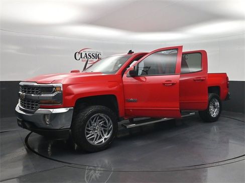 Used 2018 Chevrolet Silverado 1500 LT w/ Texas Edition image 33
