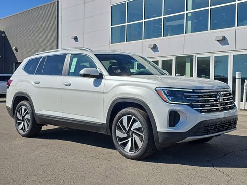 Used 2026 Volkswagen Atlas SEL AWD/4WD image 3