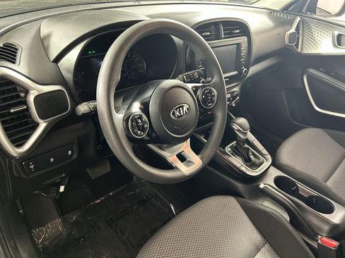 Used 2021 Kia Soul LX image 11