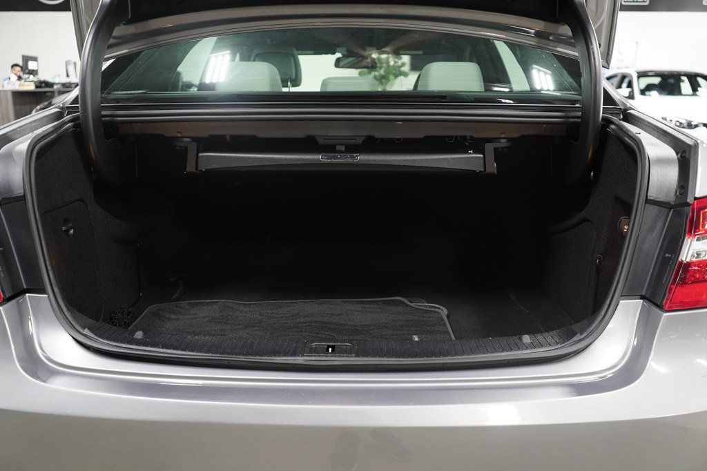 Used 2013 Mercedes-Benz E 350 Sedan image 22