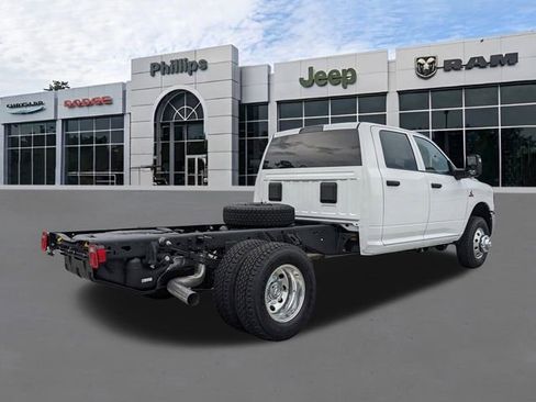 New 2025 RAM 3500 Tradesman w/ Chrome Appearance Group AWD/4WD image 4
