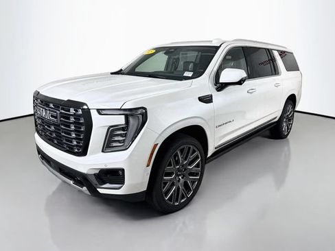Used 2025 GMC Yukon XL Denali Ultimate AWD/4WD image 3