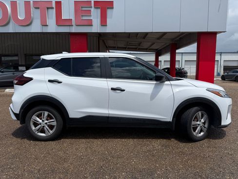 Used 2024 Nissan Kicks S FWD image 4