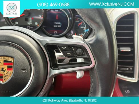 Used 2017 Porsche Cayenne AWD/4WD image 13