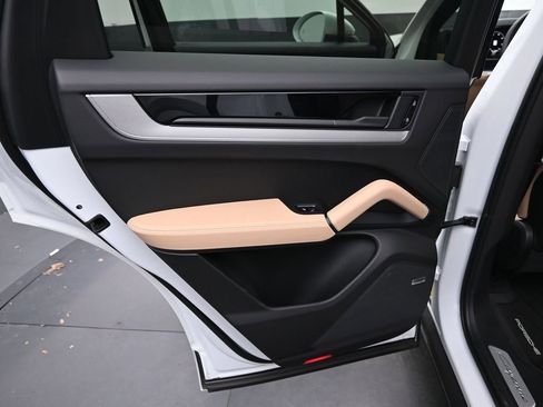 New 2025 Porsche Cayenne Coupe image 24