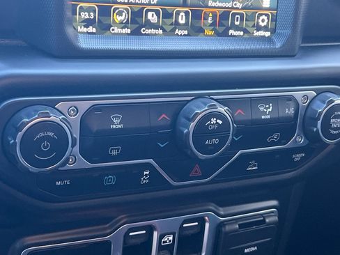 Used 2022 Jeep Wrangler Unlimited Sahara image 21