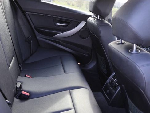 Used 2018 BMW 320i xDrive Sedan image 16