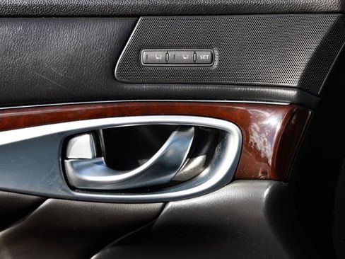 Used 2017 INFINITI Q70 3.7 image 46